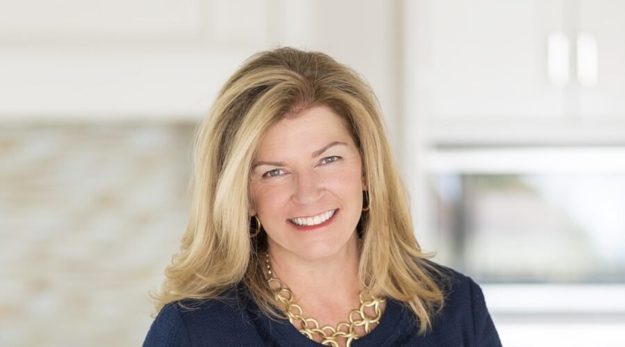 Lisa Hogan